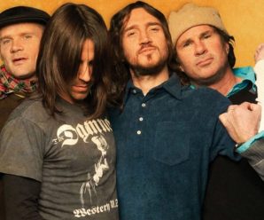 John Frusciante goes back to fretwork, returns to Red Hot Chili Peppers