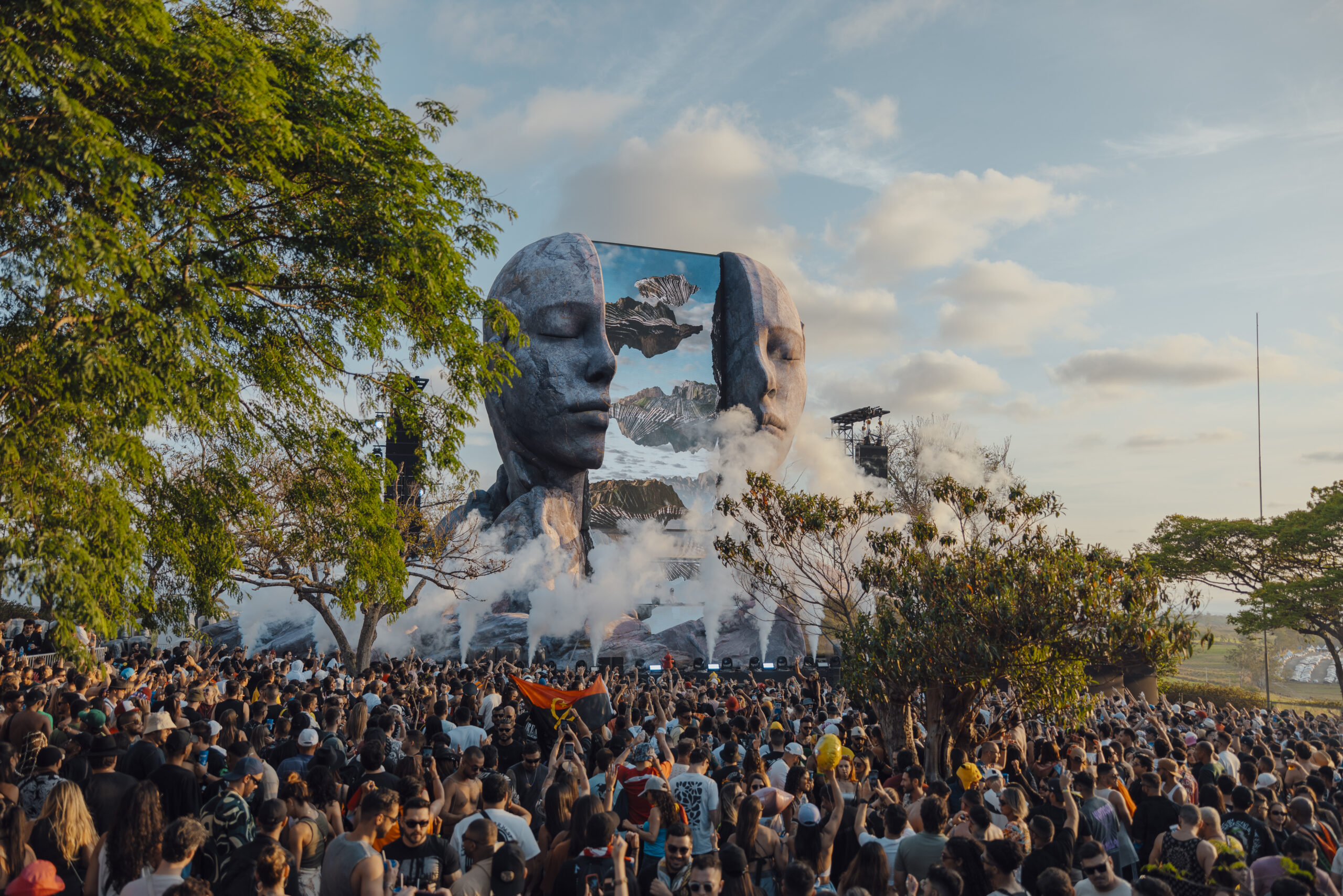 Crowd at Tomorrowland’s CORE stage, illustrating the immersive stage design planned for Tomorrowland Thailand.