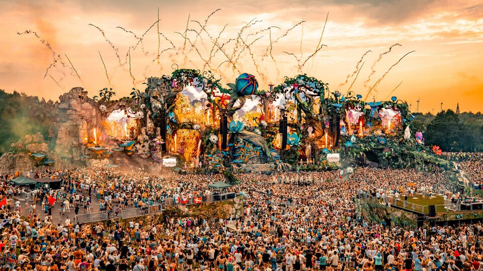 Watch How Tomorrowland Is Built In Just 52 Days