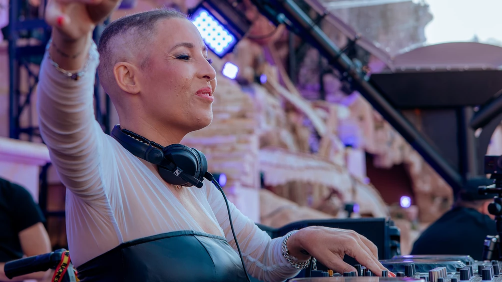 B Jones Faces New Cancer Battle Following Tomorrowland Comeback
